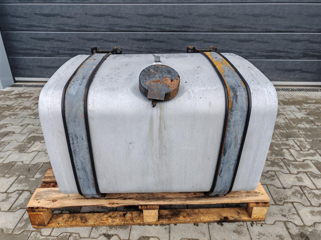 MAN TGX TGS / ALU FUEL TANK / 330L / 96x70x57,5 - Brændstoftank: billede 2 MAN TGX TGS / ALU FUEL TANK / 330L / 96x70x57,5 - Brændstoftank: billede 2