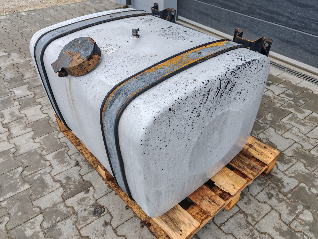 MAN TGX TGS / ALU FUEL TANK / 330L / 96x70x57,5 - Brændstoftank: billede 3 MAN TGX TGS / ALU FUEL TANK / 330L / 96x70x57,5 - Brændstoftank: billede 3
