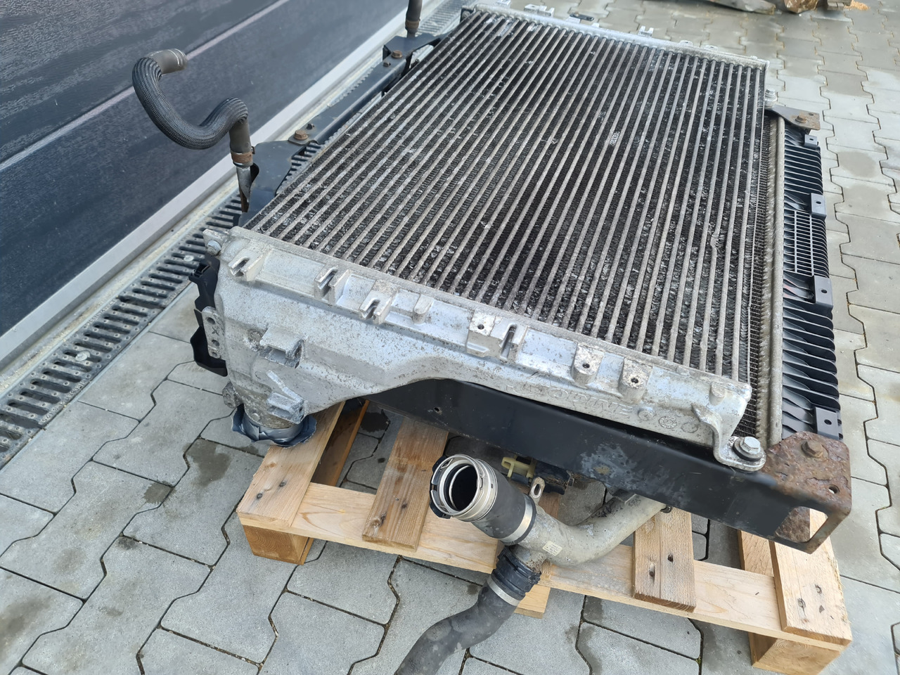 MERCEDES ATEGO ANTOS / EURO 6 / COOLER SET / INTERCOOLER / WATER COOLER / WORLDWIDE DELIVERY - Køler: billede 4 MERCEDES ATEGO ANTOS / EURO 6 / COOLER SET / INTERCOOLER / WATER COOLER / WORLDWIDE DELIVERY - Køler: billede 4