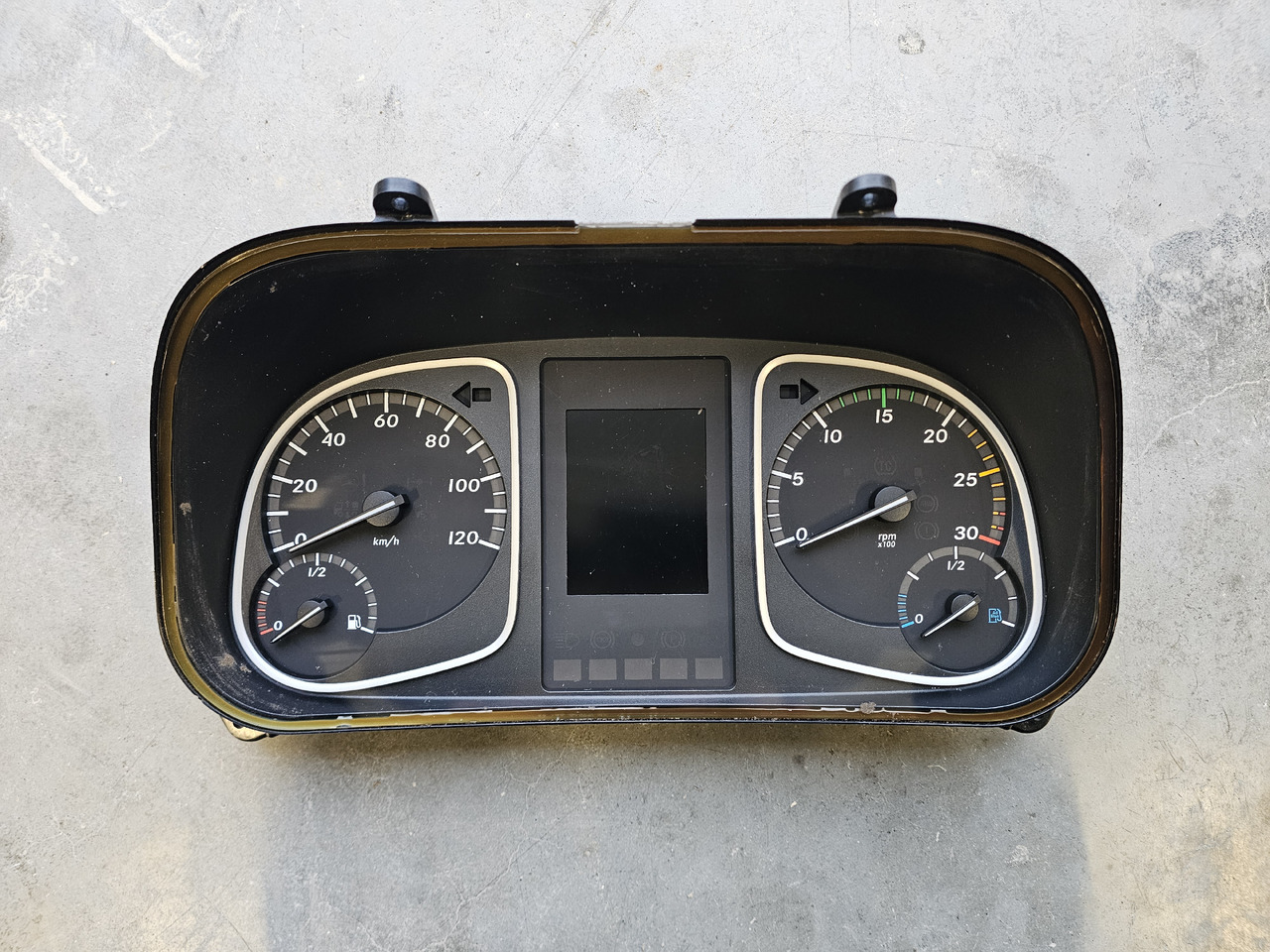 MERCEDES-BENZ ATEGO EURO 6 / DASHBOARD COUNTER / A9674464321 ZGS-001 - Reservedel: billede 2 MERCEDES-BENZ ATEGO EURO 6 / DASHBOARD COUNTER / A9674464321 ZGS-001 - Reservedel: billede 2