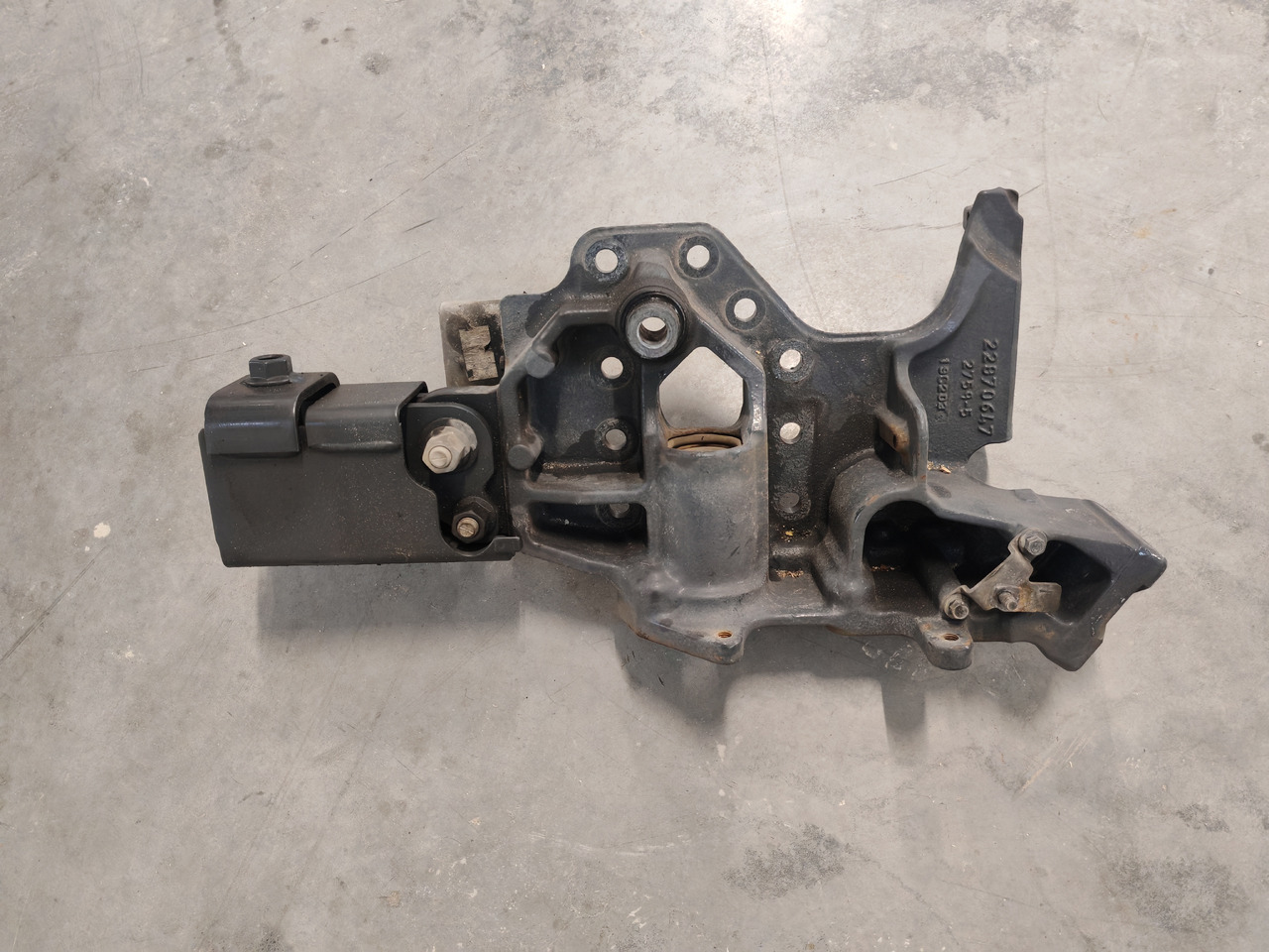 VOLVO FM5 EURO 6 / CABIN SUNSPENSION BRACKET / 22870647 / RIGHT - Ramme/ Chassis: billede 3 VOLVO FM5 EURO 6 / CABIN SUNSPENSION BRACKET / 22870647 / RIGHT - Ramme/ Chassis: billede 3