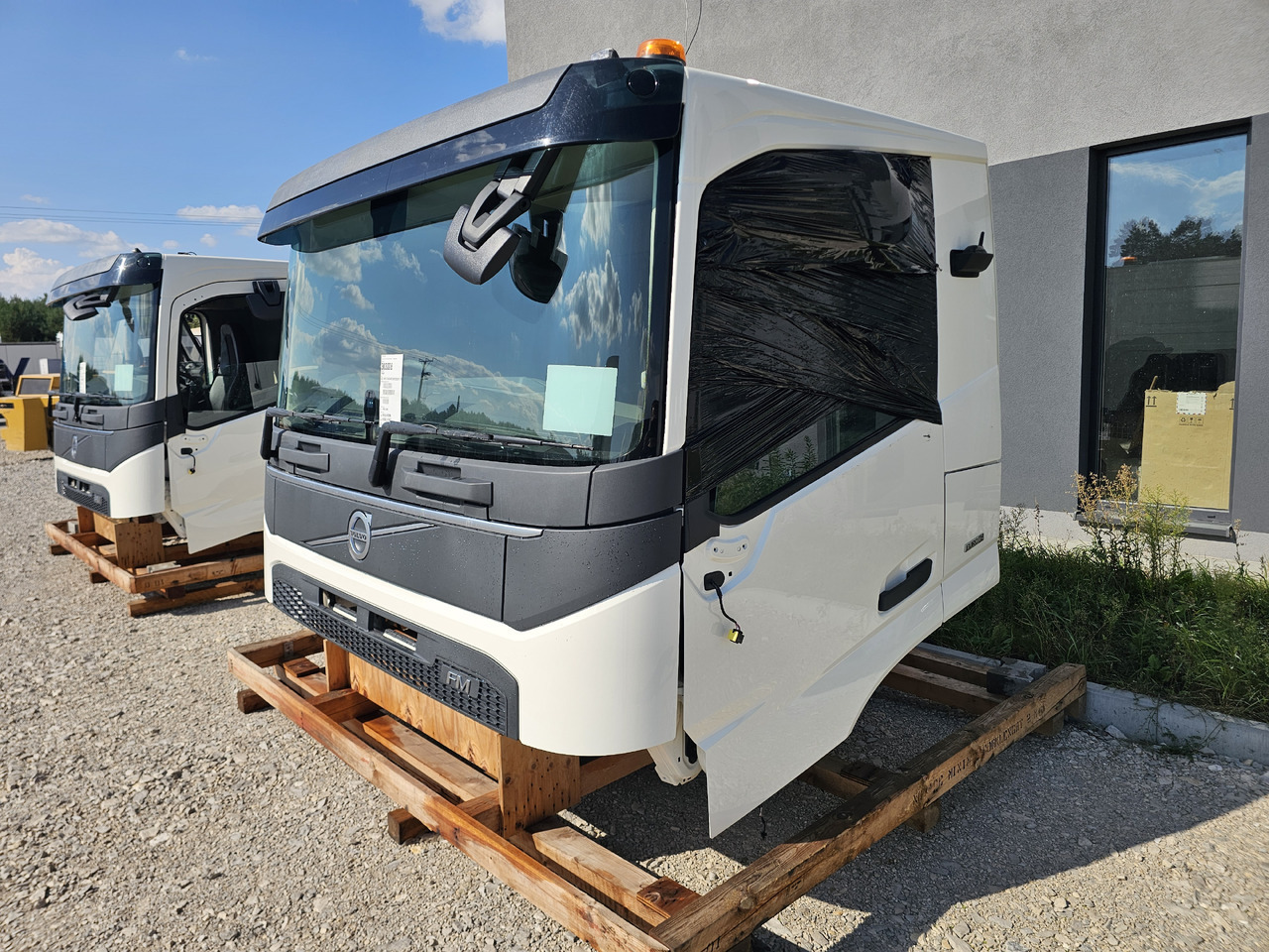 VOLVO FM5 FMX LOW DAY CAB / FULLY COMPLETE / BRAND NEW - Førerhus: billede 2 VOLVO FM5 FMX LOW DAY CAB / FULLY COMPLETE / BRAND NEW - Førerhus: billede 2