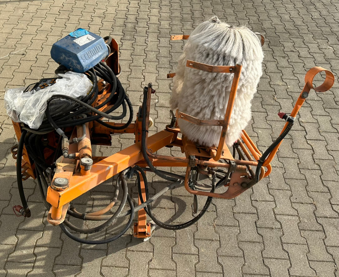 Unimog Leitpfostenwaschgerät Schmidt RPS-H - Børste til fejemaskiner: billede 3 Unimog Leitpfostenwaschgerät Schmidt RPS-H - Børste til fejemaskiner: billede 3