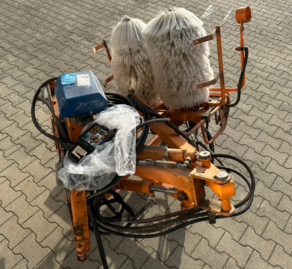 Unimog Leitpfostenwaschgerät Schmidt RPS-H - Børste til fejemaskiner: billede 4 Unimog Leitpfostenwaschgerät Schmidt RPS-H - Børste til fejemaskiner: billede 4