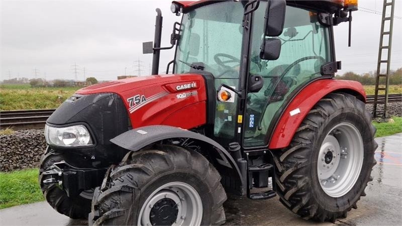 Case IH Farmall 75 A Koblingsfrit vendegear og brede hjul. - Traktor: billede 4 Case IH Farmall 75 A Koblingsfrit vendegear og brede hjul. - Traktor: billede 4