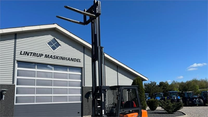 Doosan D30 G med kabine og KUN 57 TIMER FRA NY, MED TIME - Diesel gaffeltruck: billede 5 Doosan D30 G med kabine og KUN 57 TIMER FRA NY, MED TIME - Diesel gaffeltruck: billede 5