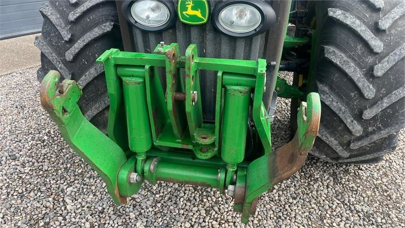 John Deere 8230 Med frontlift  - Traktor: billede 4 John Deere 8230 Med frontlift  - Traktor: billede 4