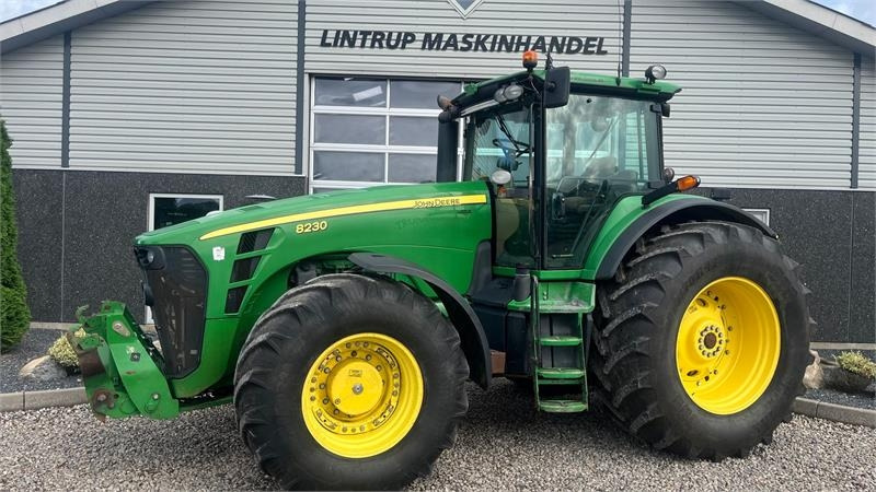 John Deere 8230 Med frontlift  - Traktor: billede 1 John Deere 8230 Med frontlift  - Traktor: billede 1