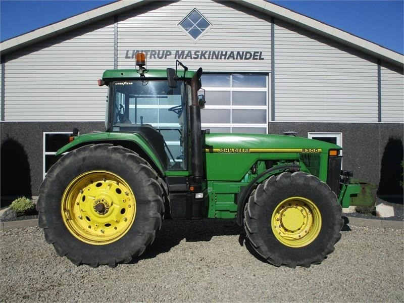 John Deere 8300 Pæn regulær traktor med rigtig gode dæk på. - Traktor: billede 3 John Deere 8300 Pæn regulær traktor med rigtig gode dæk på. - Traktor: billede 3