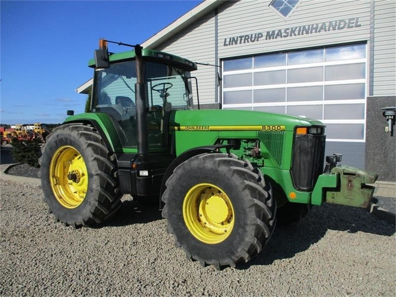 Leje en John Deere 8300 Pæn regulær traktor med rigtig gode dæk på.  John Deere 8300 Pæn regulær traktor med rigtig gode dæk på.: billede 16