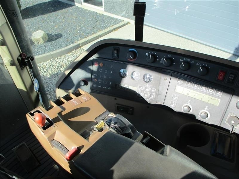 John Deere 8300 Pæn regulær traktor med rigtig gode dæk på. - Traktor: billede 5 John Deere 8300 Pæn regulær traktor med rigtig gode dæk på. - Traktor: billede 5