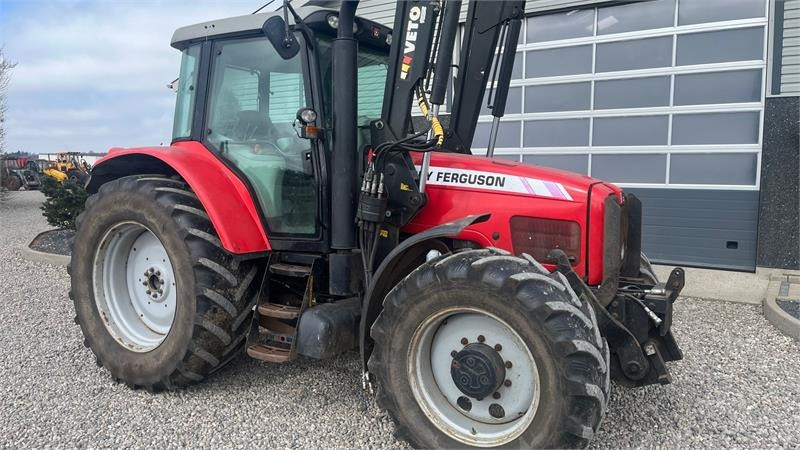 Leje en Massey Ferguson 6480 Dyna 4 Med frontlift og frontlæsser  Massey Ferguson 6480 Dyna 4 Med frontlift og frontlæsser: billede 16