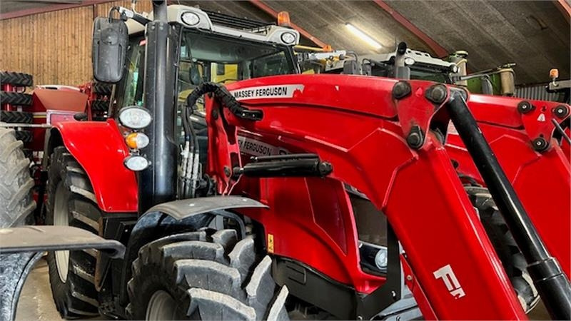 Massey Ferguson 6715 S Med front læsser. Læsser er meget lidt brug - Traktor: billede 3 Massey Ferguson 6715 S Med front læsser. Læsser er meget lidt brug - Traktor: billede 3