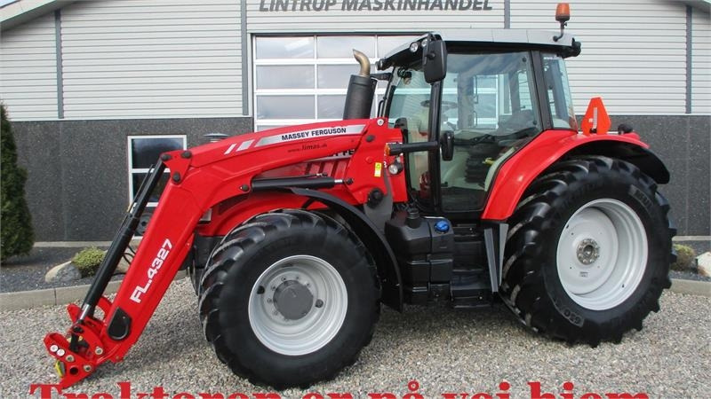 Massey Ferguson 6715 S Med front læsser. Læsser er meget lidt brug - Traktor: billede 1 Massey Ferguson 6715 S Med front læsser. Læsser er meget lidt brug - Traktor: billede 1