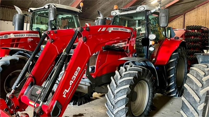 Massey Ferguson 6715 S Med front læsser. Læsser er meget lidt brug - Traktor: billede 5 Massey Ferguson 6715 S Med front læsser. Læsser er meget lidt brug - Traktor: billede 5