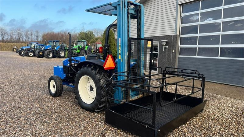 New Holland TN55D Med Byggelift - Traktor: billede 3 New Holland TN55D Med Byggelift - Traktor: billede 3