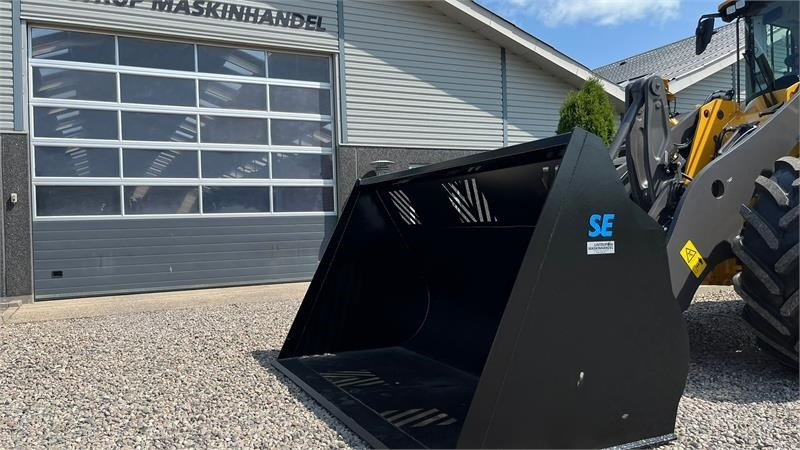 SE AB 4m3 skovl med Volvo beslag på. Den er 2.75m - Skovl for Entreprenørmaskin: billede 1 SE AB 4m3 skovl med Volvo beslag på. Den er 2.75m - Skovl for Entreprenørmaskin: billede 1