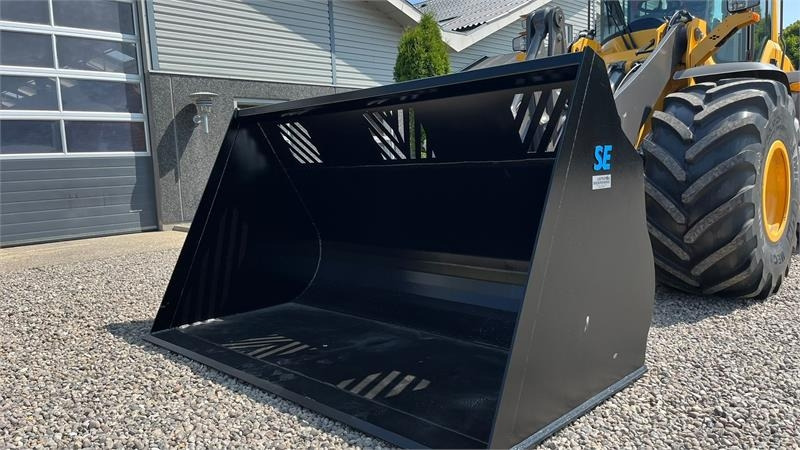 SE AB 4m3 skovl med Volvo beslag på. Den er 2.75m - Skovl for Entreprenørmaskin: billede 2 SE AB 4m3 skovl med Volvo beslag på. Den er 2.75m - Skovl for Entreprenørmaskin: billede 2