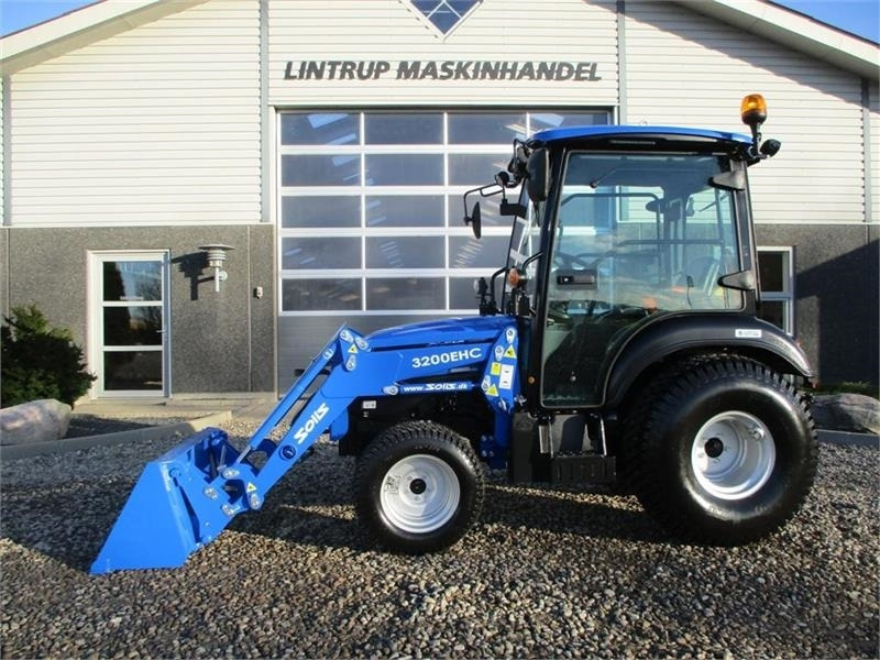 Solis 26 HST Med kabine, Turf hjul og frontlæsser. - Traktor: billede 1 Solis 26 HST Med kabine, Turf hjul og frontlæsser. - Traktor: billede 1