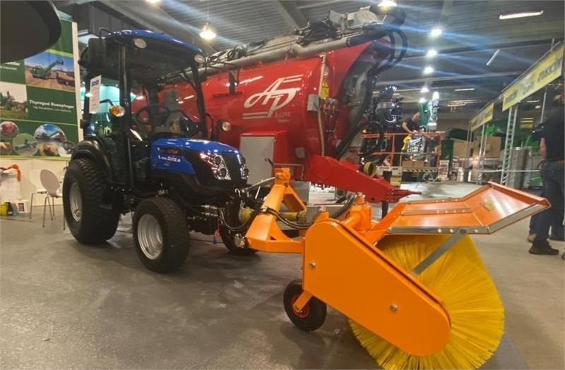 Solis H26 HST SnowEdition med Thyregod TK 1600 kost på - Traktor: billede 2 Solis H26 HST SnowEdition med Thyregod TK 1600 kost på - Traktor: billede 2
