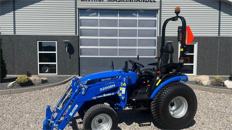 Solis H26 HST Turfdæk og Frontlæsser - Traktor: billede 1 Solis H26 HST Turfdæk og Frontlæsser - Traktor: billede 1