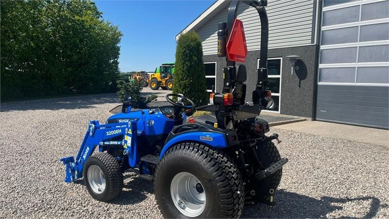 Solis H26 HST Turfdæk og Frontlæsser - Traktor: billede 3 Solis H26 HST Turfdæk og Frontlæsser - Traktor: billede 3