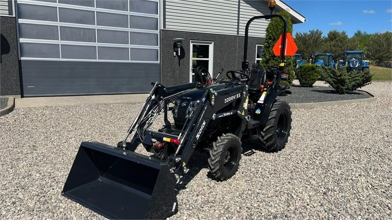 Solis S26 6+2 gearmaskine Limited Edition i sort med bre - Kommunal traktor: billede 2 Solis S26 6+2 gearmaskine Limited Edition i sort med bre - Kommunal traktor: billede 2