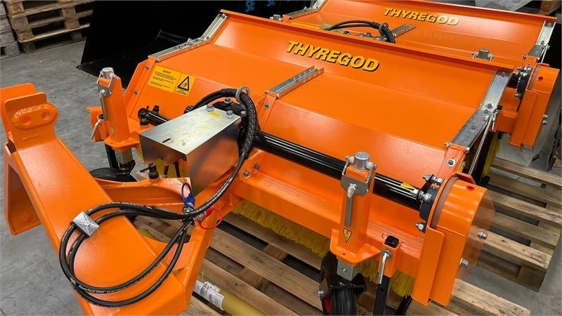 Thyregod TK 1600 PTO, med hydraulisk sving. - Børste til fejemaskiner: billede 2 Thyregod TK 1600 PTO, med hydraulisk sving. - Børste til fejemaskiner: billede 2