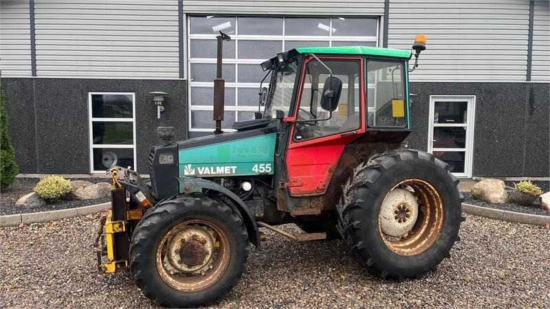 Valmet 455 Med en slags frontlift - Traktor: billede 1 Valmet 455 Med en slags frontlift - Traktor: billede 1
