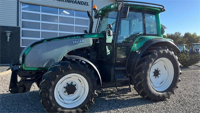 Valtra T130 med 3.5ton frontlift - Traktor: billede 2 Valtra T130 med 3.5ton frontlift - Traktor: billede 2