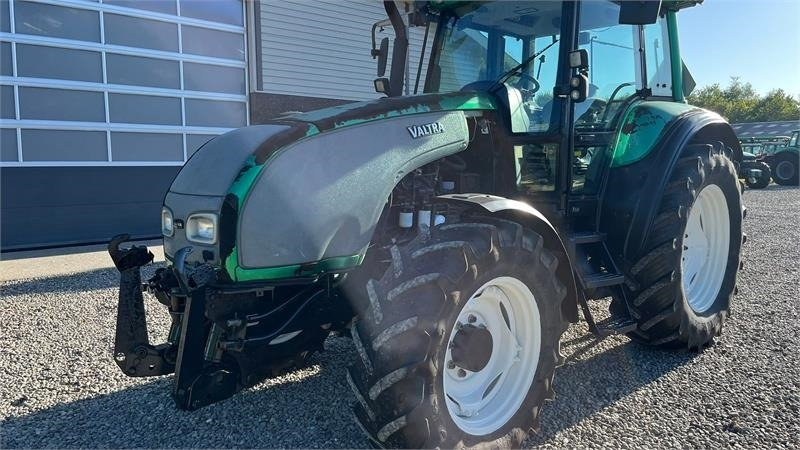Valtra T130 med 3.5ton frontlift - Traktor: billede 3 Valtra T130 med 3.5ton frontlift - Traktor: billede 3