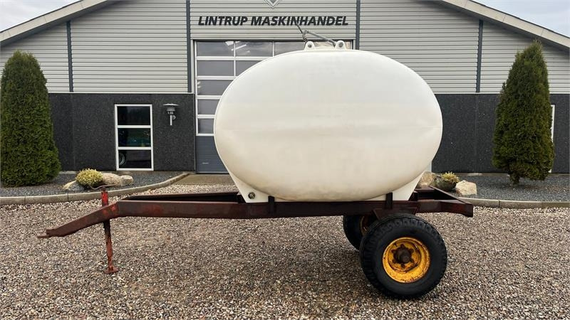 - - - Vandvogn - Vandingssystem: billede 1 - - - Vandvogn - Vandingssystem: billede 1