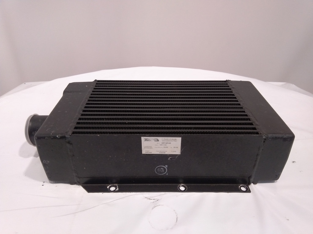 Case 6914940 - Ladeluftkøler for Entreprenørmaskin: billede 1 Case 6914940 - Ladeluftkøler for Entreprenørmaskin: billede 1