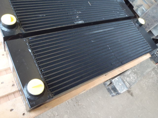 New Holland 5113771000 - 6911814 - Oliekøler for Entreprenørmaskin: billede 1 New Holland 5113771000 - 6911814 - Oliekøler for Entreprenørmaskin: billede 1
