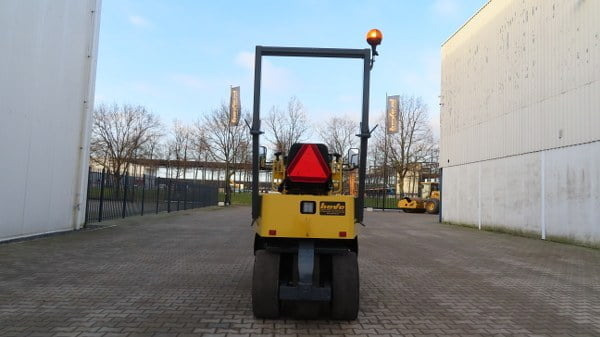 Sakai TS 160 - Gummihjulstromle: billede 3 Sakai TS 160 - Gummihjulstromle: billede 3