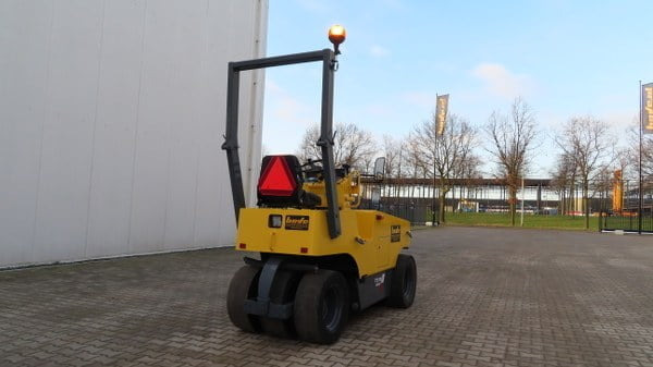 Sakai TS 160 - Gummihjulstromle: billede 2 Sakai TS 160 - Gummihjulstromle: billede 2