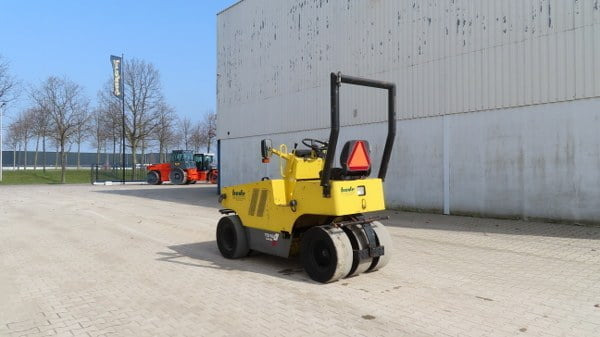 Sakai TS 160 - Gummihjulstromle: billede 4 Sakai TS 160 - Gummihjulstromle: billede 4