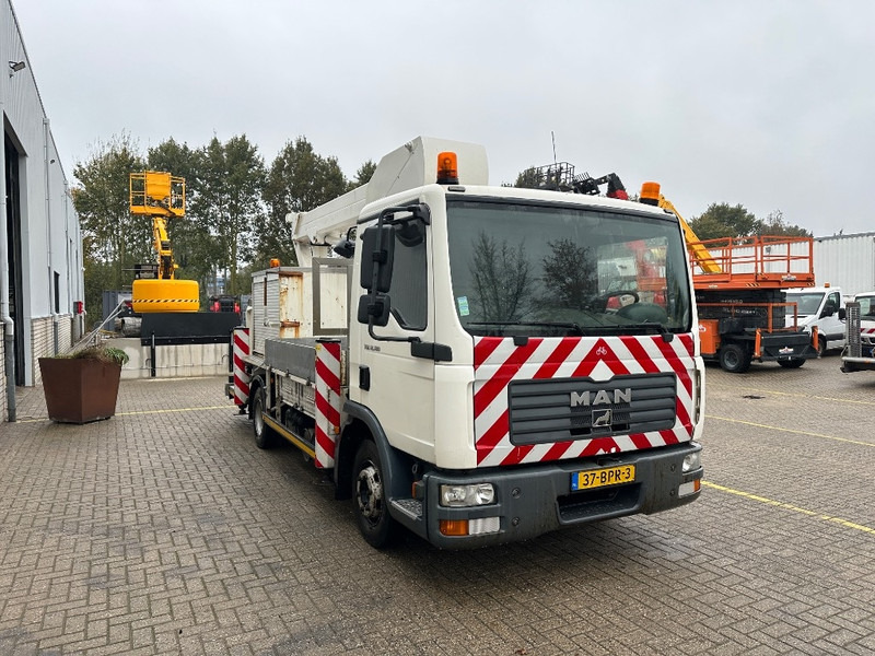 BISON Palfinger TKA 17 - Lastbil med mandskabslift: billede 4 BISON Palfinger TKA 17 - Lastbil med mandskabslift: billede 4