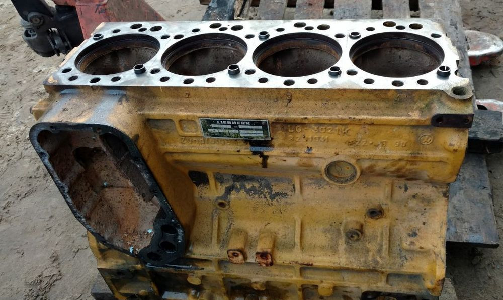 Blok Silnika LIEBHERR D904 D 904 NA 904 T CZĘŚCI WAŁ KORBOWY GŁOWICA TŁOK - Motor blok for Entreprenørmaskin: billede 3 Blok Silnika LIEBHERR D904 D 904 NA 904 T CZĘŚCI WAŁ KORBOWY GŁOWICA TŁOK - Motor blok for Entreprenørmaskin: billede 3