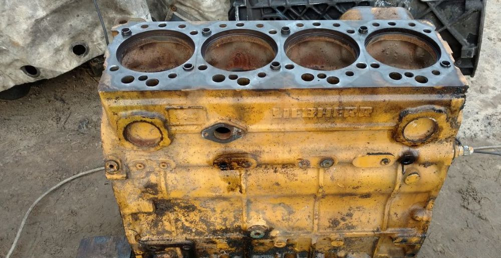 Blok Silnika LIEBHERR D904 D 904 NA 904 T CZĘŚCI WAŁ KORBOWY GŁOWICA TŁOK - Motor blok for Entreprenørmaskin: billede 4 Blok Silnika LIEBHERR D904 D 904 NA 904 T CZĘŚCI WAŁ KORBOWY GŁOWICA TŁOK - Motor blok for Entreprenørmaskin: billede 4