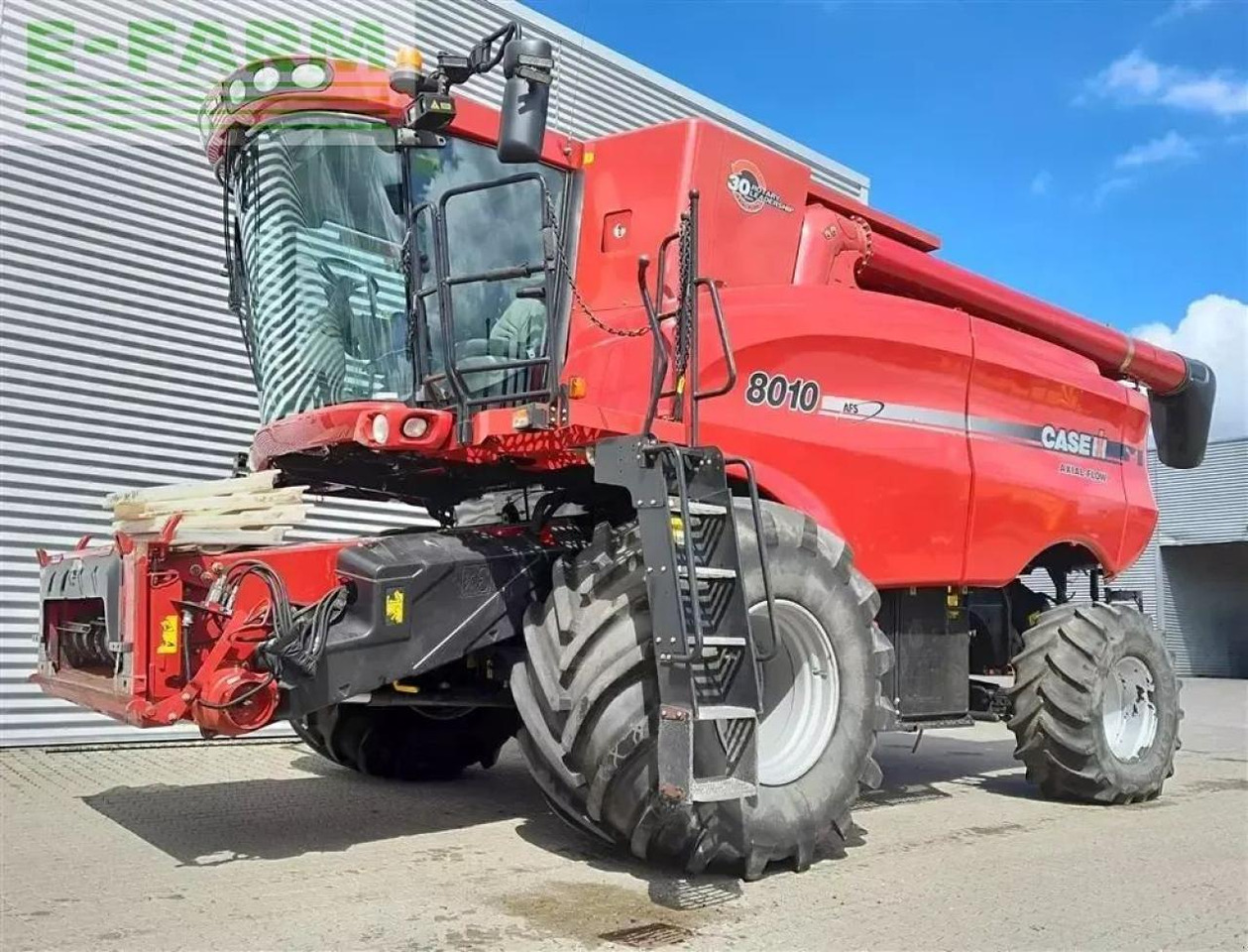 Case-IH 8010 med 30 fods skærebord - Mejetærsker: billede 2 Case-IH 8010 med 30 fods skærebord - Mejetærsker: billede 2