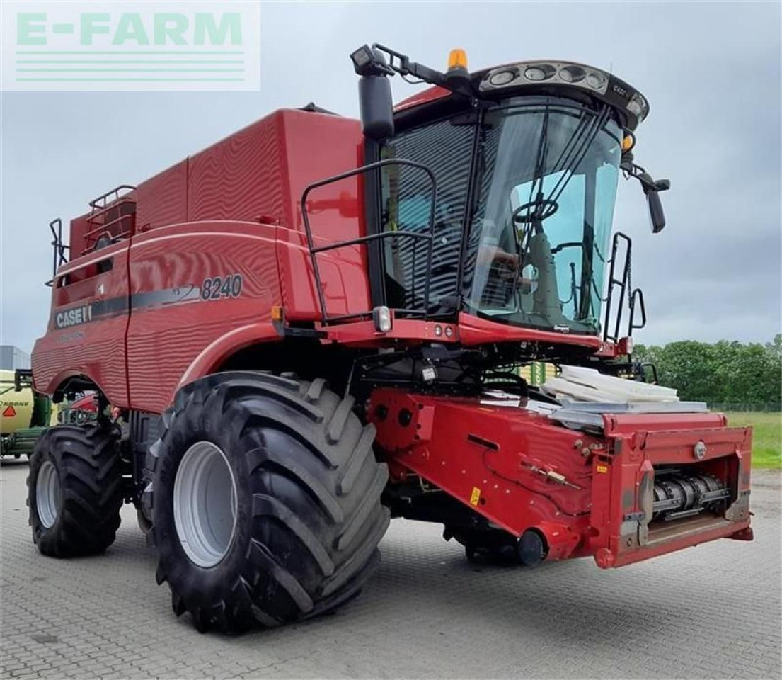 Case-IH axial flow 8240 med 30 fods vario skærebord - Mejetærsker: billede 3 Case-IH axial flow 8240 med 30 fods vario skærebord - Mejetærsker: billede 3