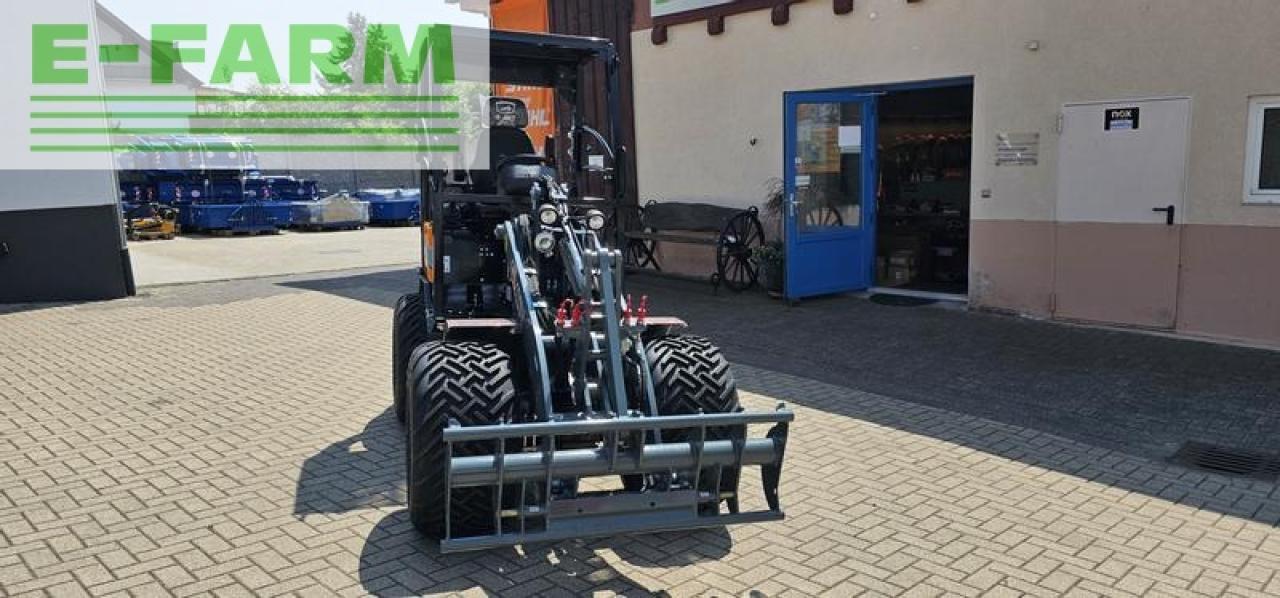 Giant g 2500 x-tra hd y, kompaktradlader mit euro-aufnahme, 2,4 t, niedriges hubgerüst - Gummihjulslæsser: billede 4 Giant g 2500 x-tra hd y, kompaktradlader mit euro-aufnahme, 2,4 t, niedriges hubgerüst - Gummihjulslæsser: billede 4