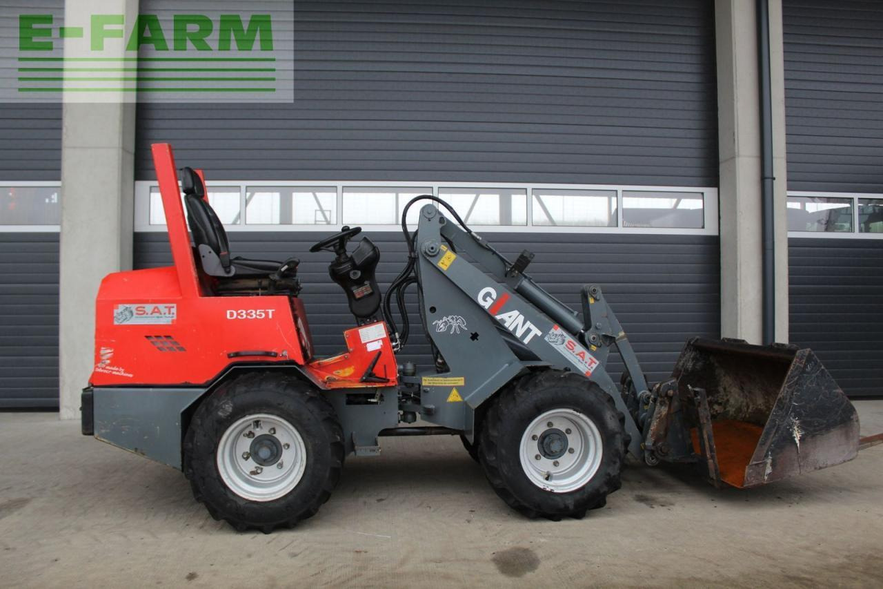Giant hoflader d 335 t - Minigravemaskine: billede 1 Giant hoflader d 335 t - Minigravemaskine: billede 1