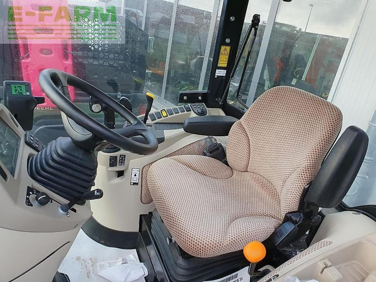 John Deere 3039r neumaschine - Traktor: billede 5 John Deere 3039r neumaschine - Traktor: billede 5