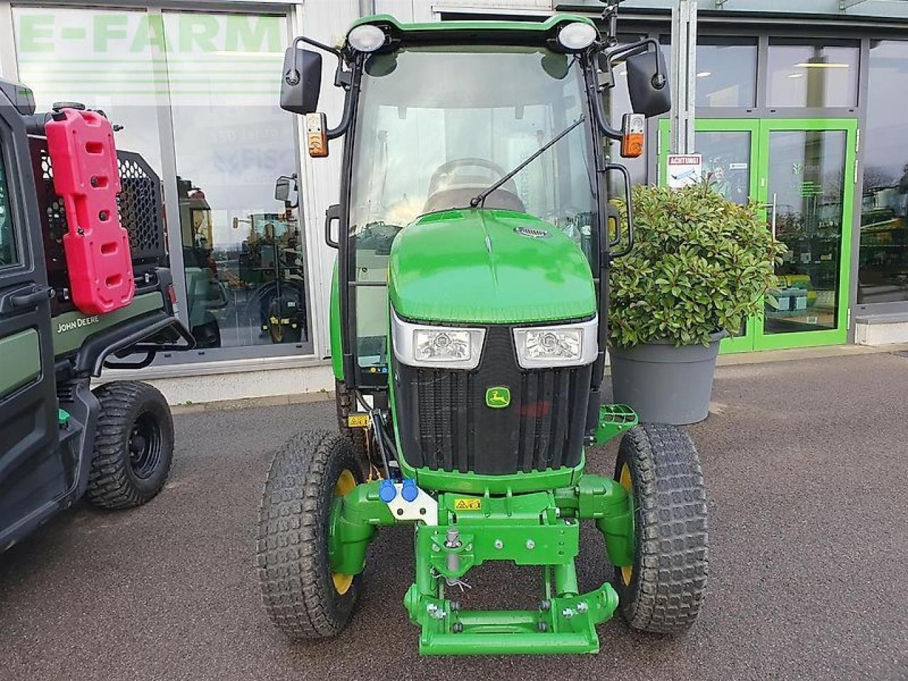 John Deere 3039r neumaschine - Traktor: billede 2 John Deere 3039r neumaschine - Traktor: billede 2