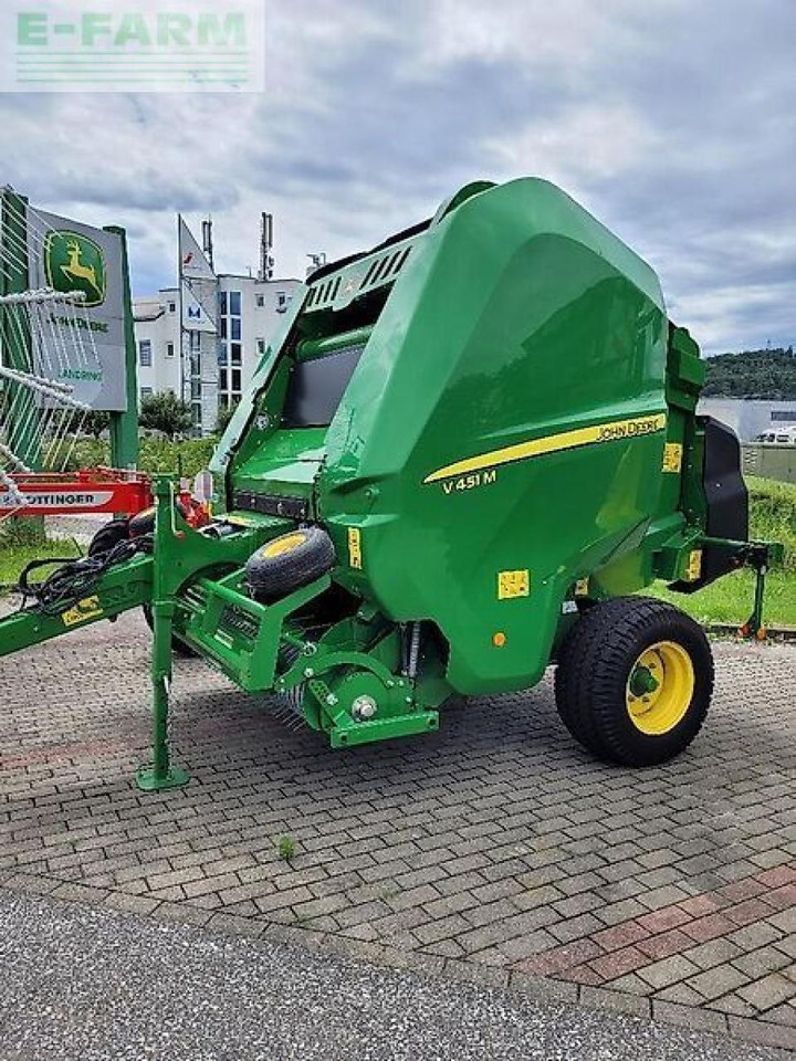 John Deere v451m - Firkant ballepresse: billede 1 John Deere v451m - Firkant ballepresse: billede 1