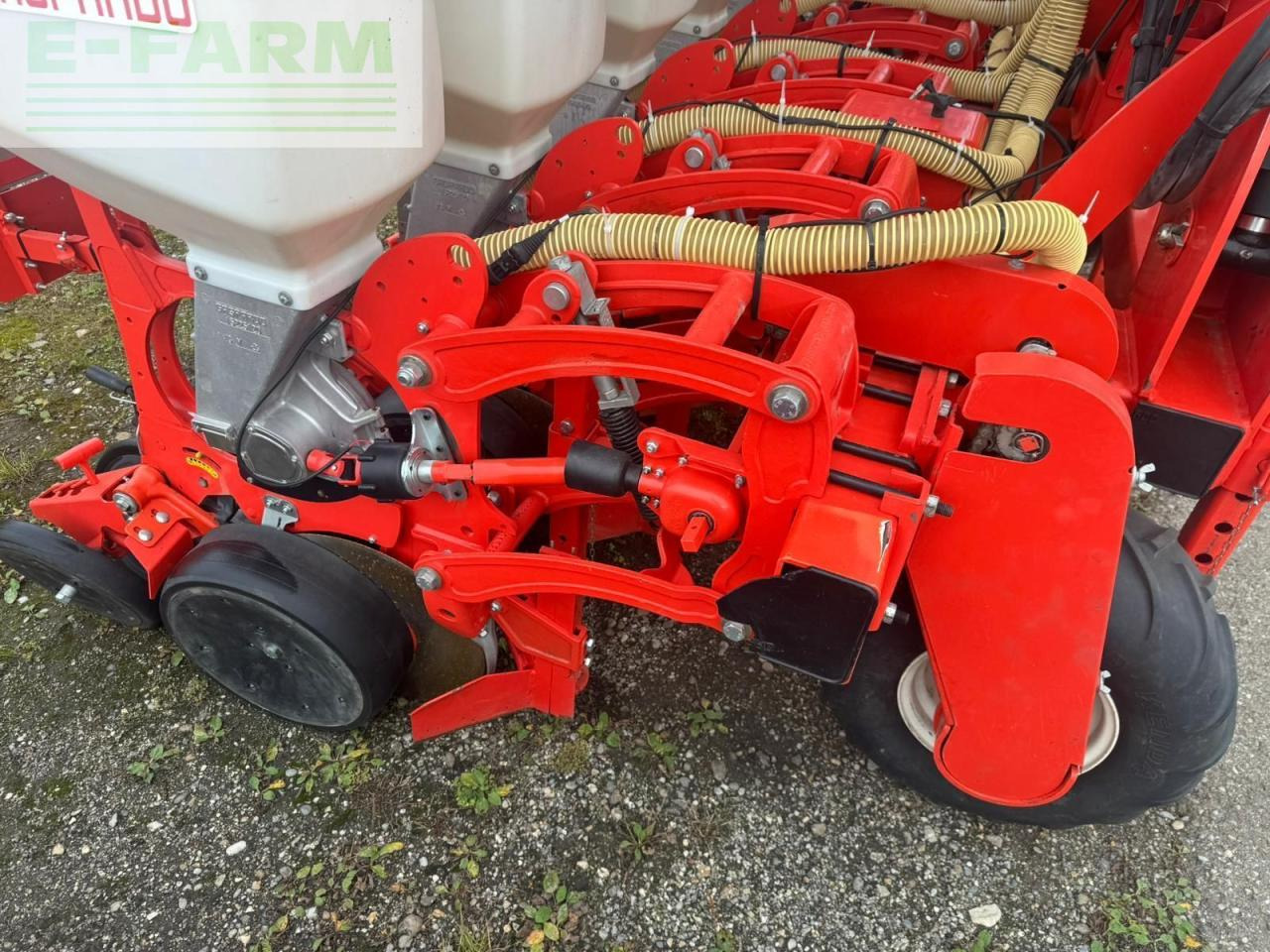 Mustang manta 12 x 50 - Præcisionssåmaskine: billede 4 Mustang manta 12 x 50 - Præcisionssåmaskine: billede 4