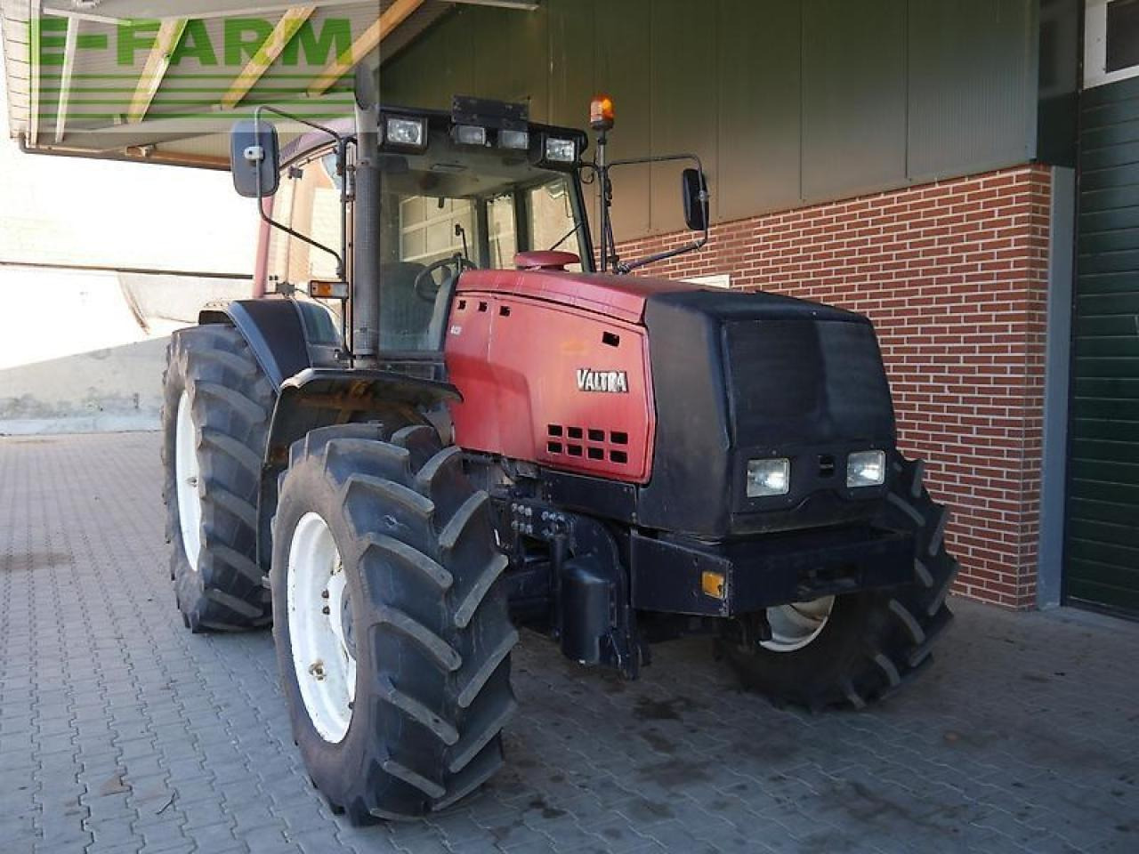 Valtra 8450 - Traktor: billede 2 Valtra 8450 - Traktor: billede 2