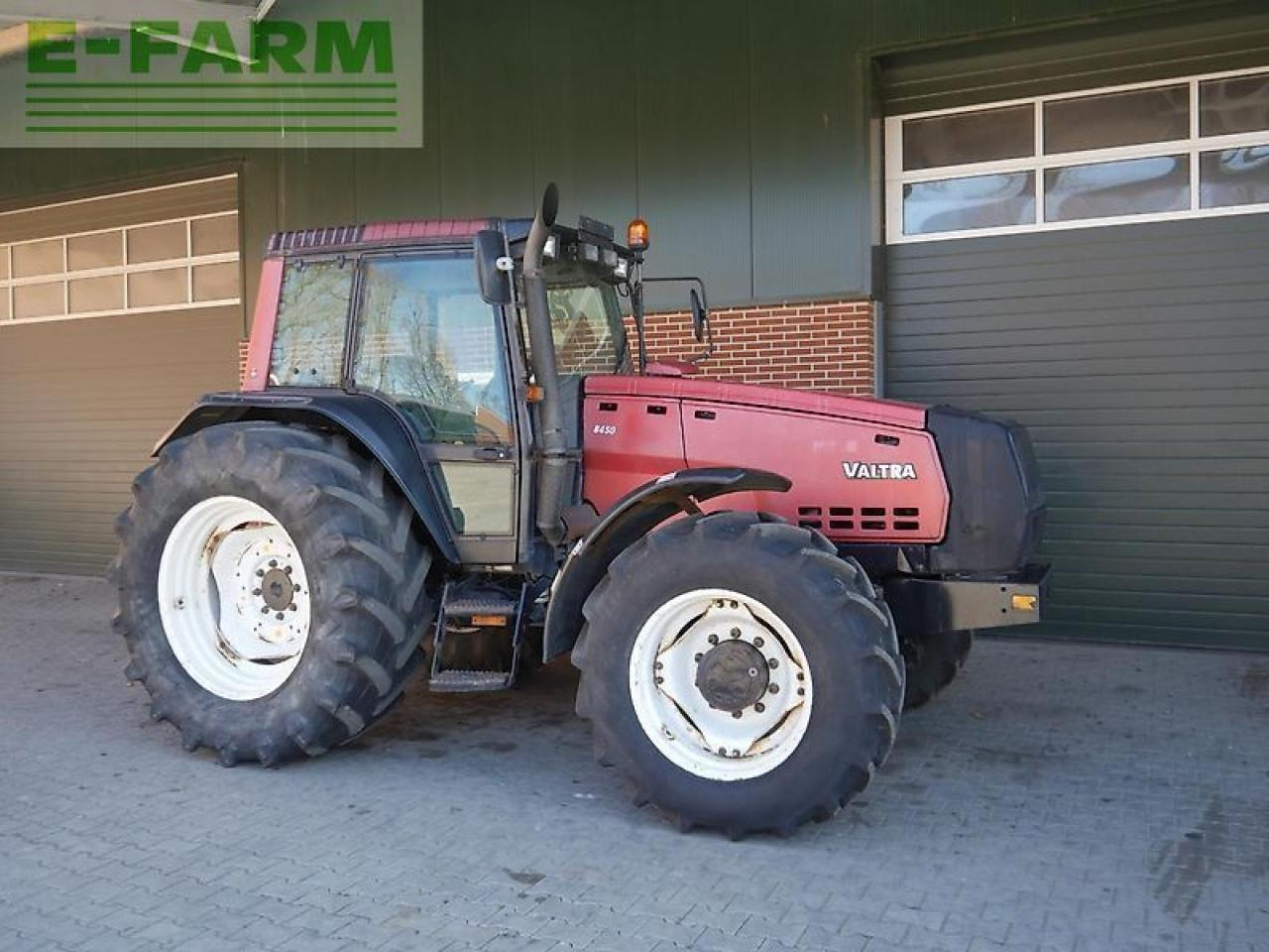 Valtra 8450 - Traktor: billede 1 Valtra 8450 - Traktor: billede 1